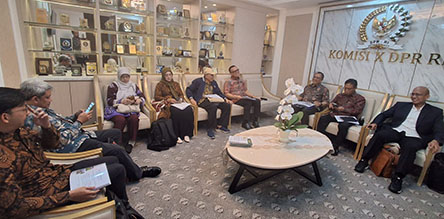 Ketum Kagegama Pimpin Guru Besar Keilmuan Geografi RDPU dengan Komisi X DPR RI kagegema1.jpg